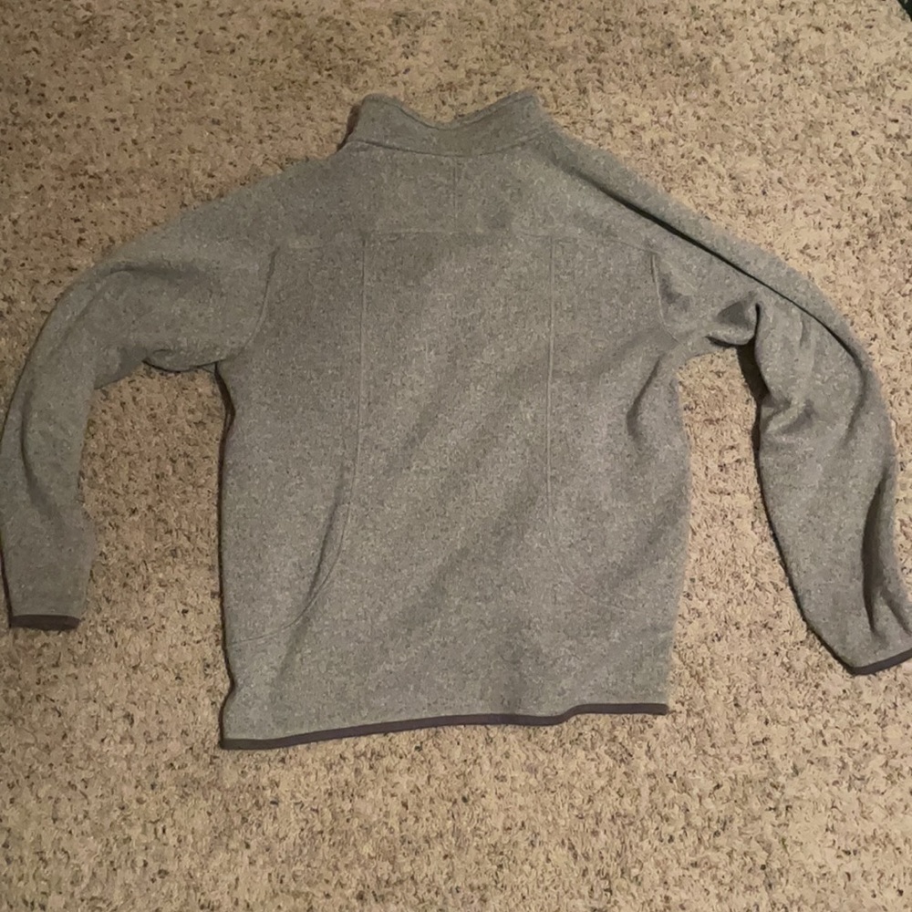 Patagonia pull over, size large. - Picture 2 of 3